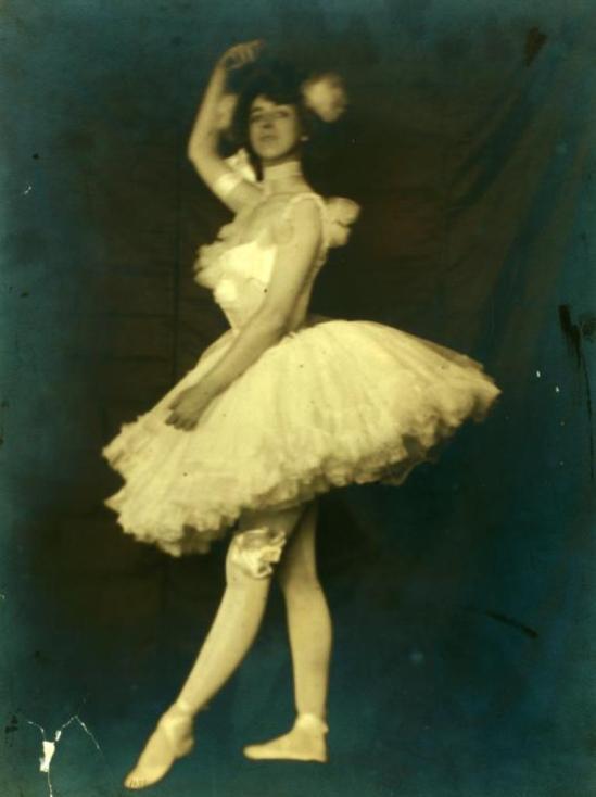 Ruth St. Denis as a ballet girl in Zaza 1898. Via nypl