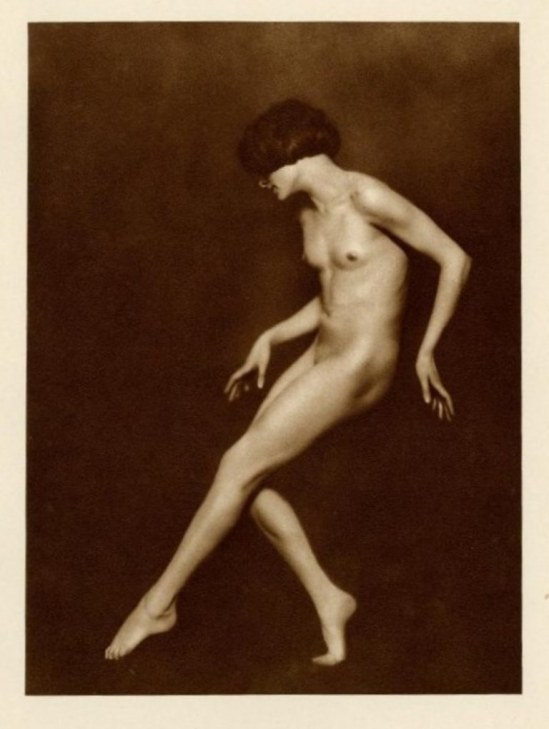 Trude Fleischman.  Dancer Claire Bauroff, Wien 1925 . Via liveauctioneers