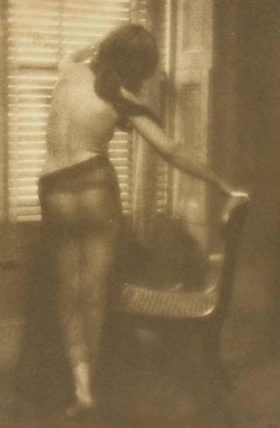 Clarence Hudson White. La Curios  1915. Via artic.edu