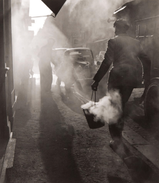 Edouard Boubat. Les goudronniers, Paris, 1948. Via yannlemouel