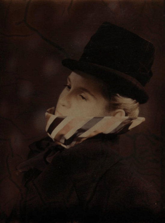 François Kollar. Création Schiaparelli 1946. Via yannlemouel