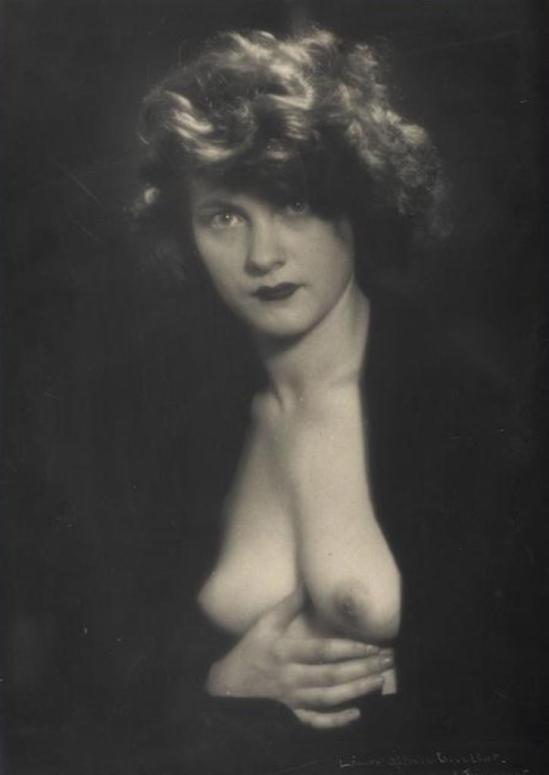 Laure Albin Guillot. Etude de nu 1945. Via rmn