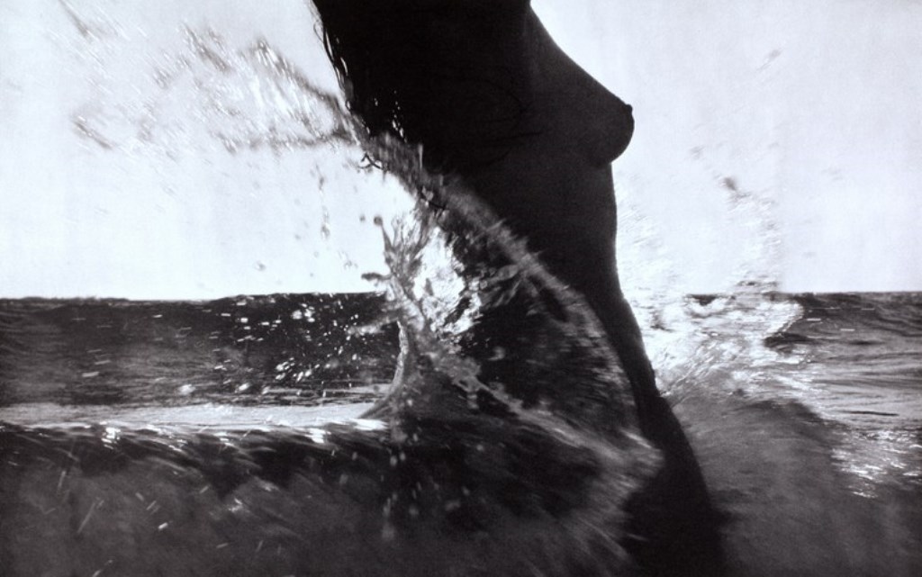 Lucien Clergue. Née de la vague n°31, 1968, héliogravure, Arles, musée Réattu, don du photographe en 1980. © Clergue 2014