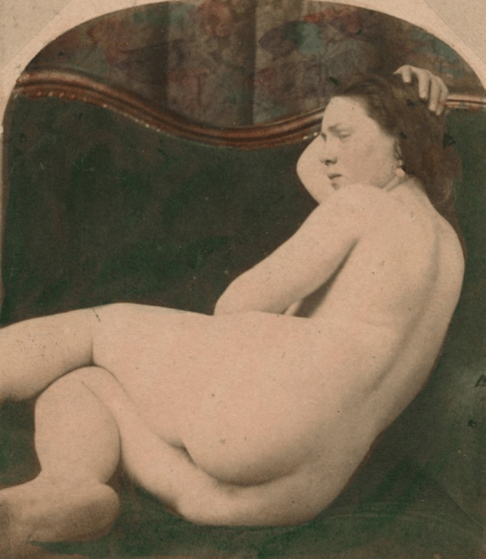 Photographe anonyme. Nu sur canapé 1860. Via yannlemouel