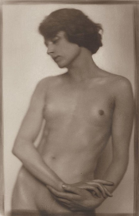 Trude Fleischmann (1895-1990), Nude study of the dancer Claire Bauroff, Vienna 1925. Via invaluable