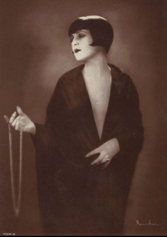 Alexander Binder. Lya de Putti 1928. Via wiki.jpg.