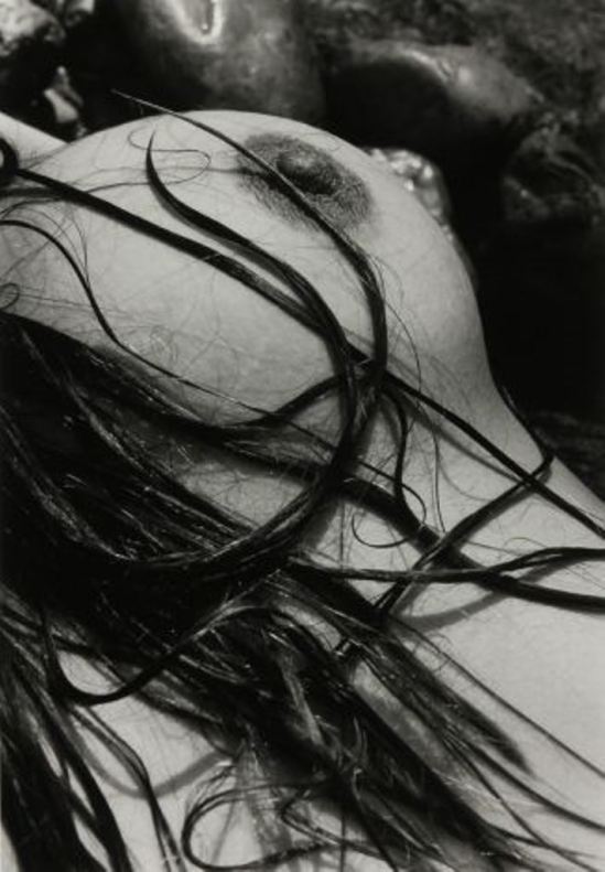 Lucien Clergue. Sein et longs cheveux, Saorge 1997. Via modernisminc