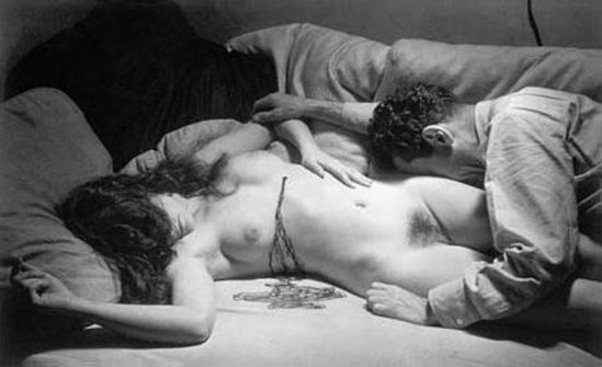 Man Ray. Autoportrait au nu mort 1930. Série La prière. Via manray-photo®Man Ray trust