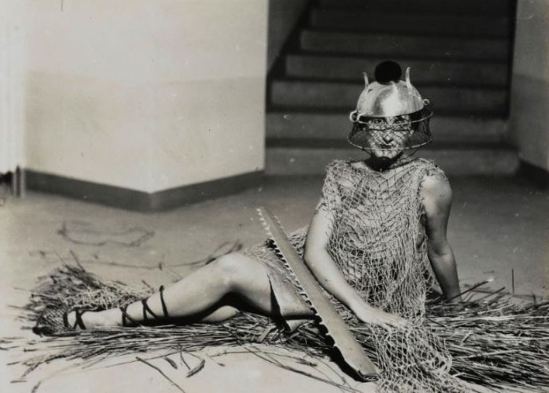 Man Ray. Bal au château de Noailles vers 1929. Via rmn®Man Ray trust