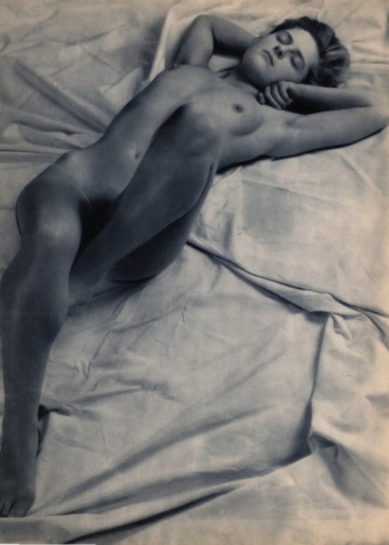 Emmanuel Sougez. Reclining nude 1948. Via liveauctioneers