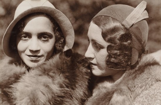 Jacques-Henri Lartigue. Renée Perle  avec Lulu au Bois de Boulogne 1931. Via clevelandart