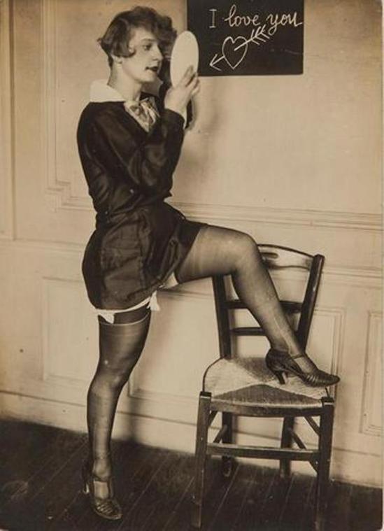 Photographe inconnu. I love you. Lingerie féminine fétichiste 1930. Via interencheres