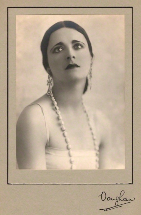 Vaughan & Freeman. Harriet Cohen 1927-1928. Via npg