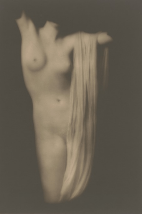Arnold Genthe. Moder torso 1918. Via getty