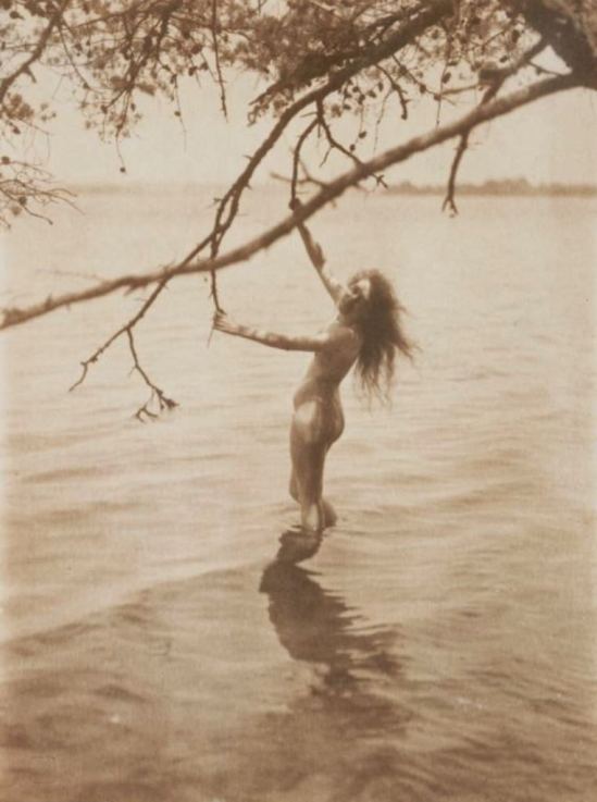 C. Yarnall Abbott. The Bather 1900. Via nationalmediamuseum