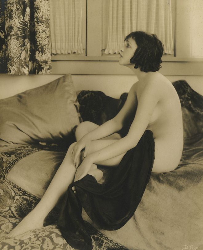 Enchanting jazz Age nude flapper pin-up vintage 1920s. Via gmgallery