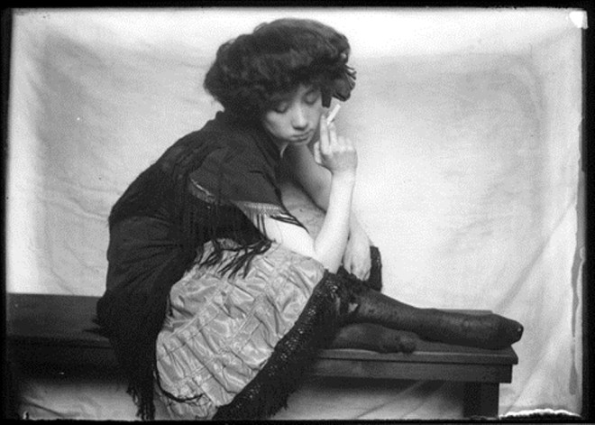 Lejaren à Hiller. Woman in costume 1920. Via geh