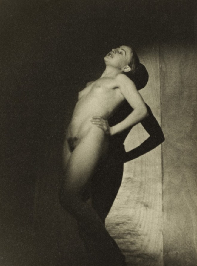 Roger Parry. Nude 1930. Via clevelandart