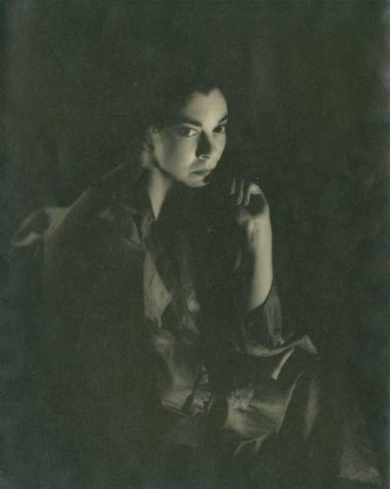 Germaine Kanova. Leonor Fini in London 1949. Via auction.fr