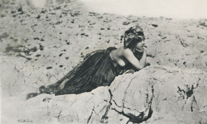 René Le Bègue. Auf der lauer 1899. Via photoseed