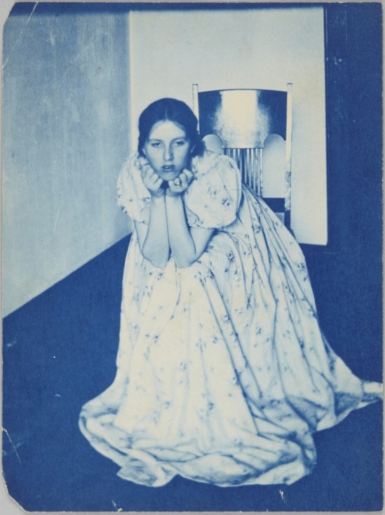 Clarence Hudson White. Letitia Felix seated 1895-1900. Via artmuseum