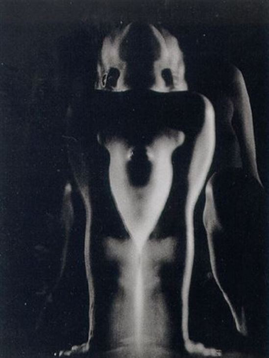 Emery P. Reves-Biro. Akt (Optigramm) 1930-1939. Via artnet