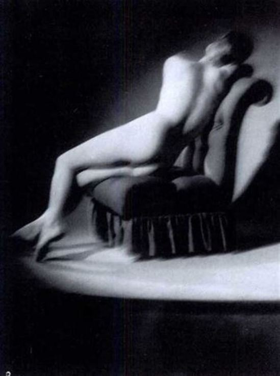 Emery P. Reves-Biro. Seated nude 1930-1939. Via artnet