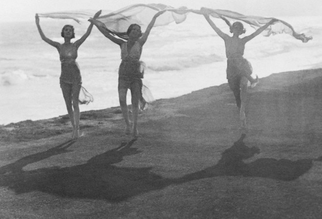 Underwood and Underwood. Isadora Duncan Performing on Beach 1910. Via corbis 