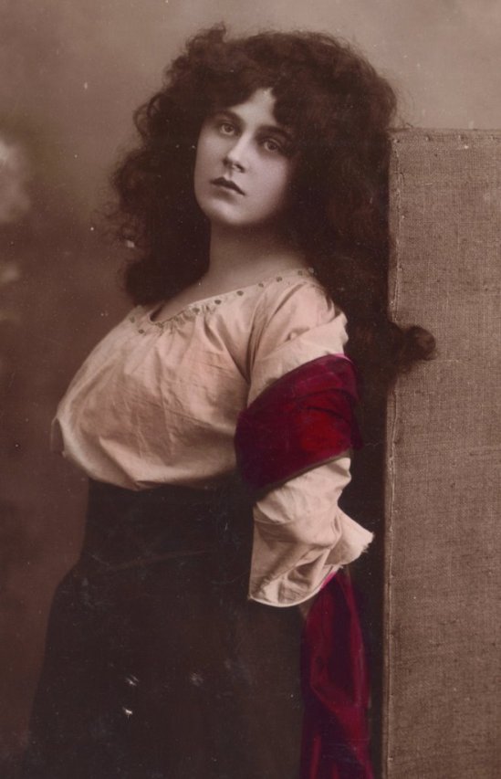 Tragic Opera Singer. Reta Walter as Mignon, by Rotophot 1906. Via etsy