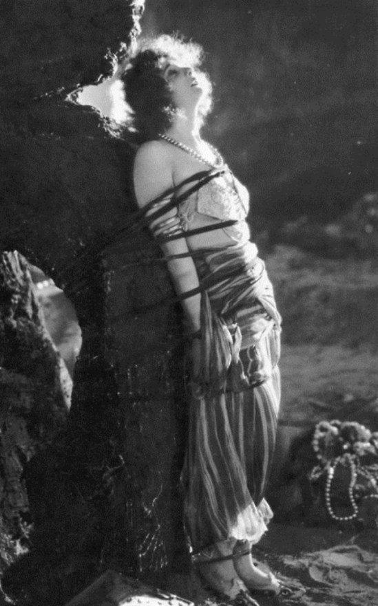 Portrait of Betty Blythe for Chu-Chin-Chow directed by Herbert Wilcox 1923. Via theredlist