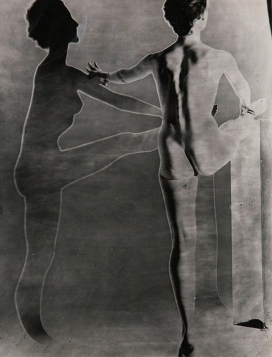 Erwin Blumenfeld. Solarized double nude with ballet barre, New York 1948. Via luminouslint