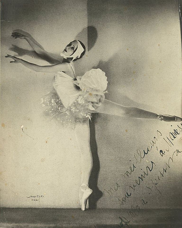 Boris Lipnitzki. Olga Spessiva in ballet costume 1934. Via wiki