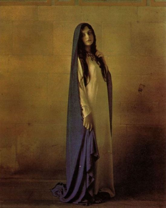 Louis Amédée Mante. Cléo de Mérode vers 1895. Autochrome