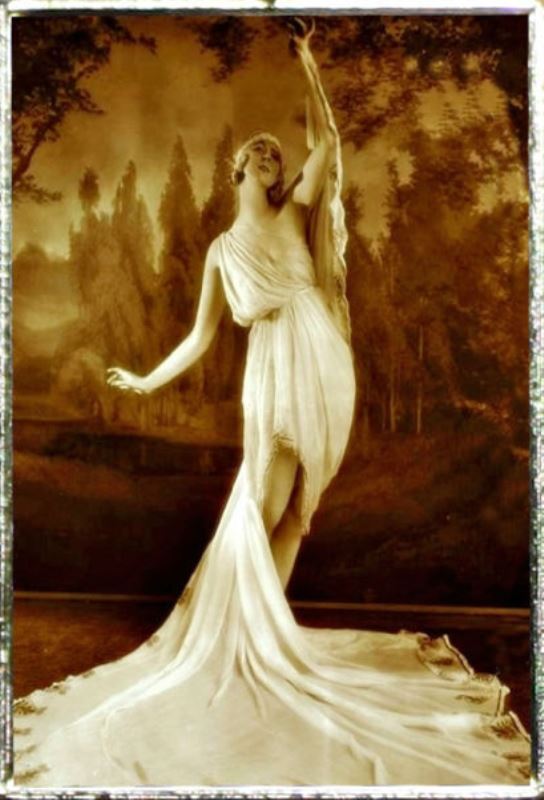 Ruth St Denis. The greek veil 1918. Via ebay