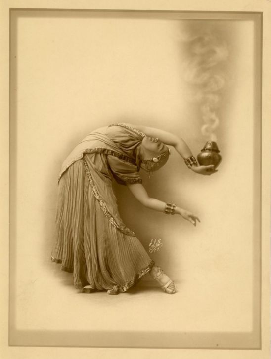 C-H White. Sahary Djeli-danseuse orientale 1920. Via ebay