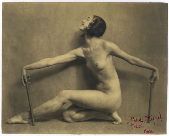 Nickolas Muray. Rosa Rolando(Rosa Covarrubias) in danse de Samoa 1921. Via catarinaudlap