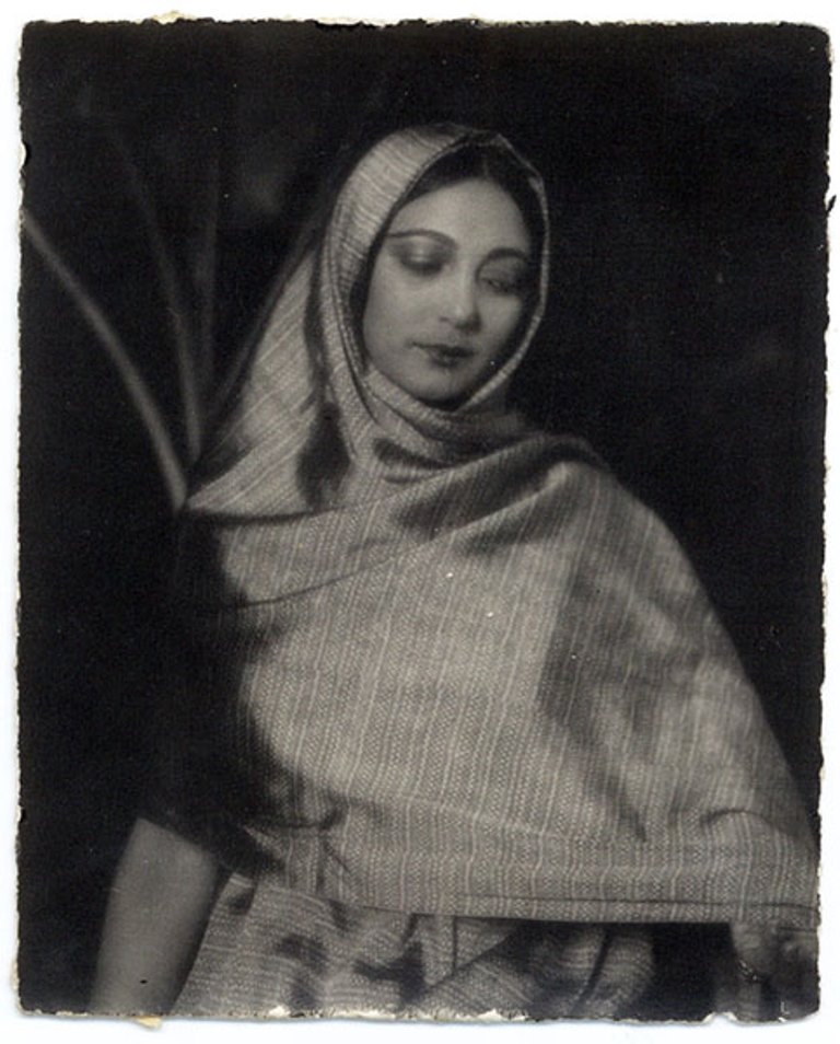 Tina Modotti. Rosa Rolando(Rosa Covarrubias)  con rebozo . Via catarinaudlap