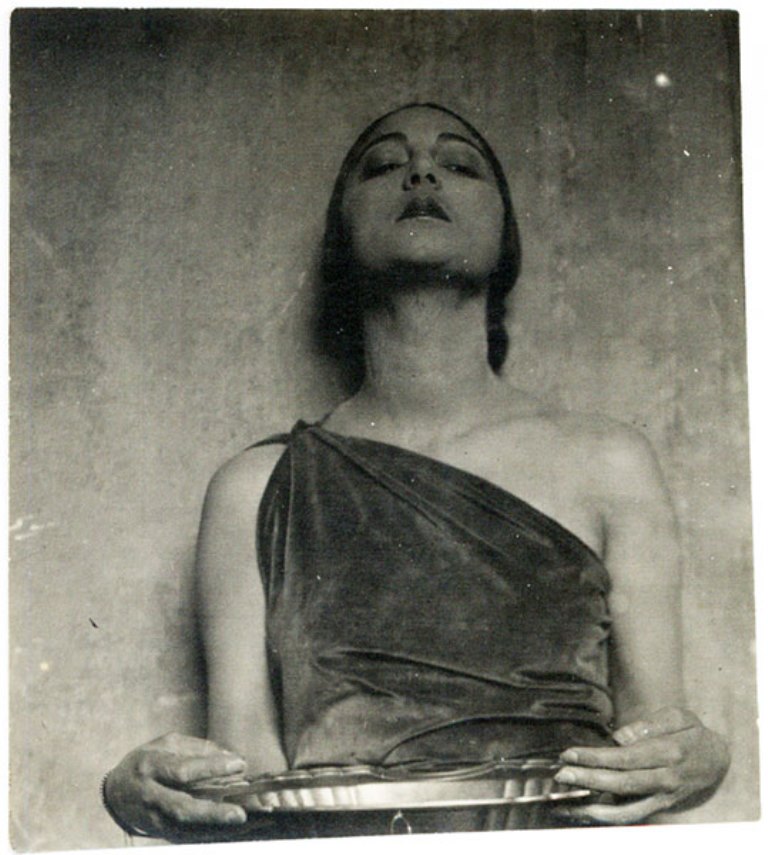 Tina Modotti. Rosa Rolando(Rosa Covarrubias) con vasija. Via catarinaudlap