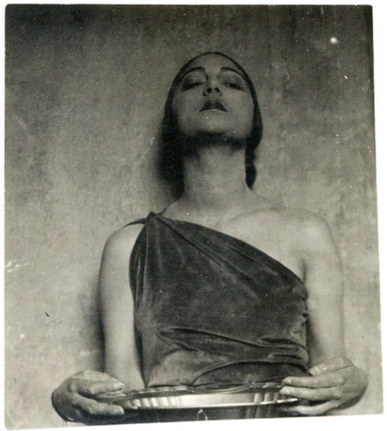 Tina Modotti. Rosa Rolando(Rosa Covarrubias) con vasija. Via catarinaudlap