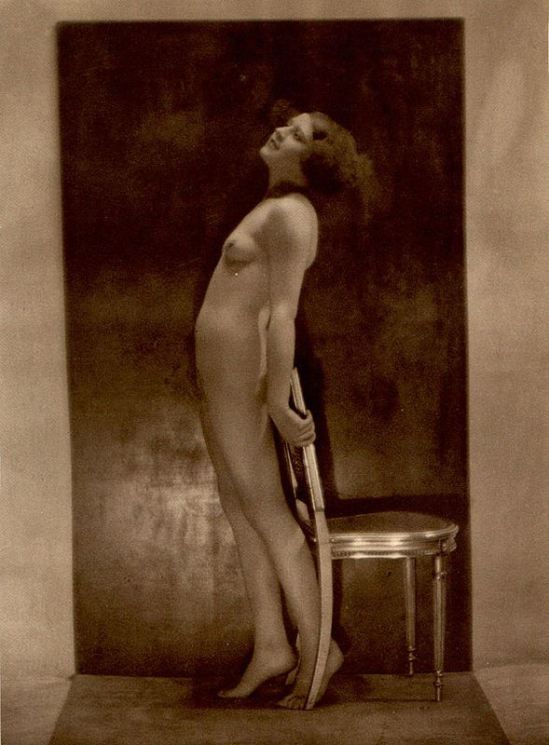 From La Beauté de la Femme. Album du Premier Salon Internationale du Nu Photographique Paris. Daniel Masclet 1933