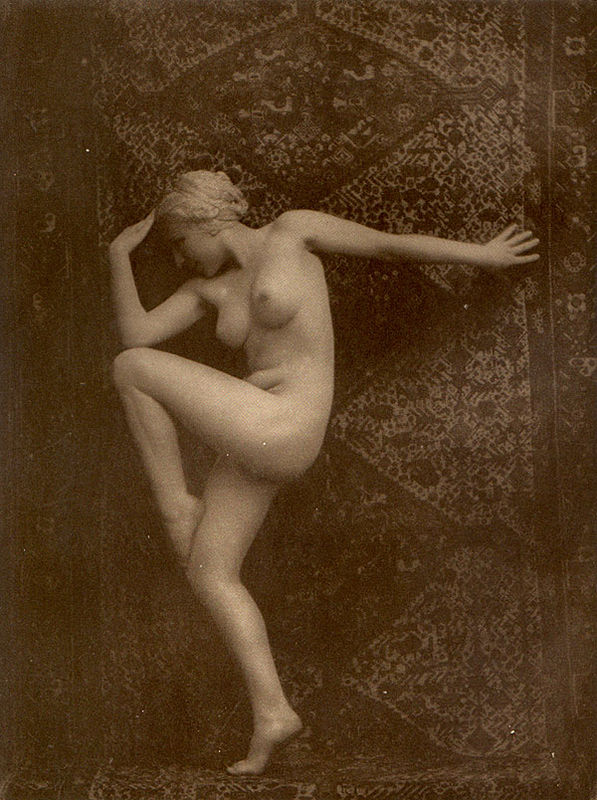From La Beauté de la Femme11. Album du Premier Salon Internationale du Nu Photographique Paris. Daniel Masclet 1933