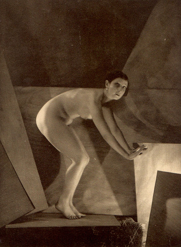 From La Beauté de la Femme12. Album du Premier Salon Internationale du Nu Photographique Paris. Daniel Masclet 1933