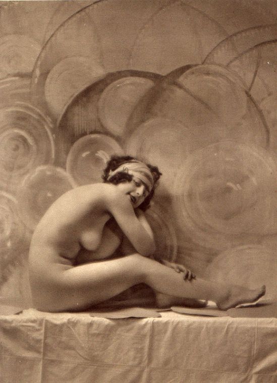 From La Beauté de la Femme8. Album du Premier Salon Internationale du Nu Photographique Paris. Daniel Masclet 1933