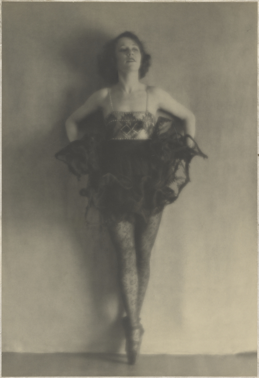Arthur F. Kales. Ballerina 1920. Via getty