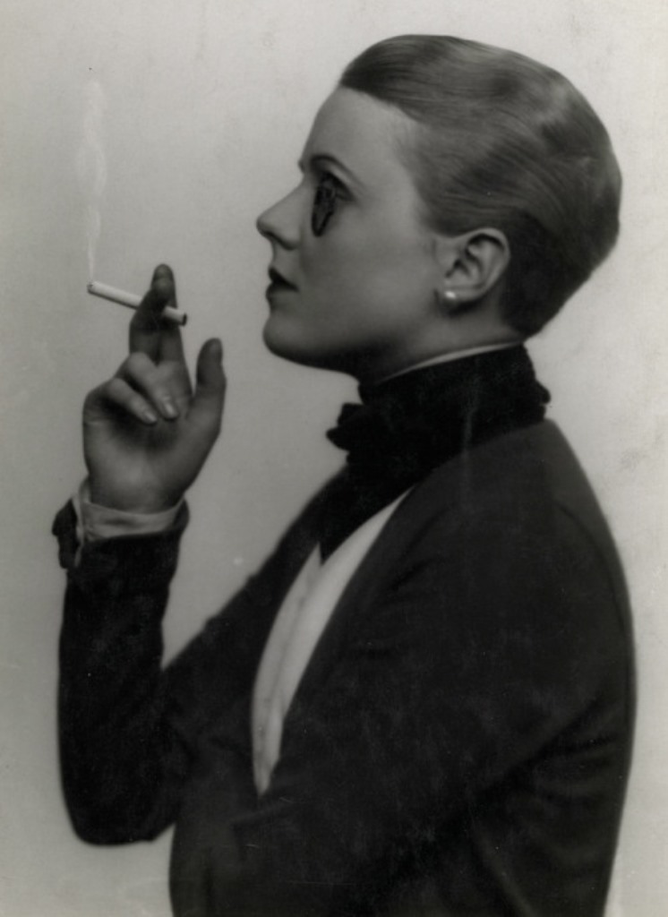 Dorothy Wilding. Edna Best 1925. Via maudelynn on tumblr