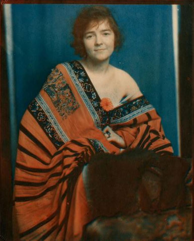 Edward Steichen. Dana Steichen draped in shawl 1920. Via eastman museum