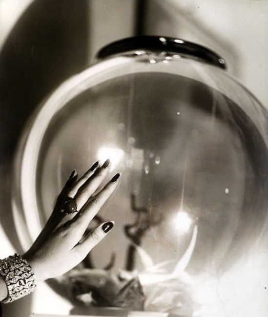 jacques-henri-lartigue-renee-perles-hand-1930-1932