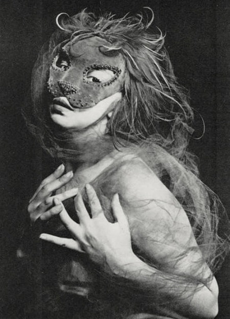 masques-de-leonor-fini-by-andre-pieyre-de-mandiargues-la-parade-editions-andre-bonne-paris-1951-photo-andre-ostier