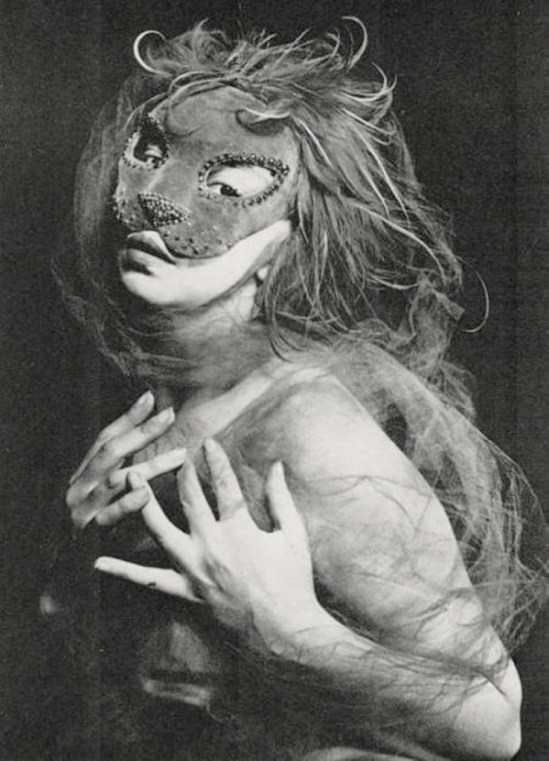 masques-de-leonor-fini-by-andre-pieyre-de-mandiargues-la-parade-editions-andre-bonne-paris-1951-photo-andre-ostier