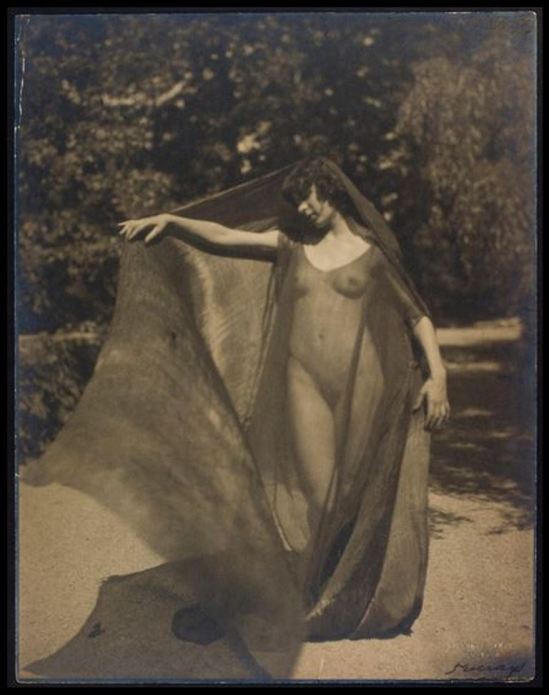 nickolas-muray-leja-gorska-1921-via-eastmanmuseum